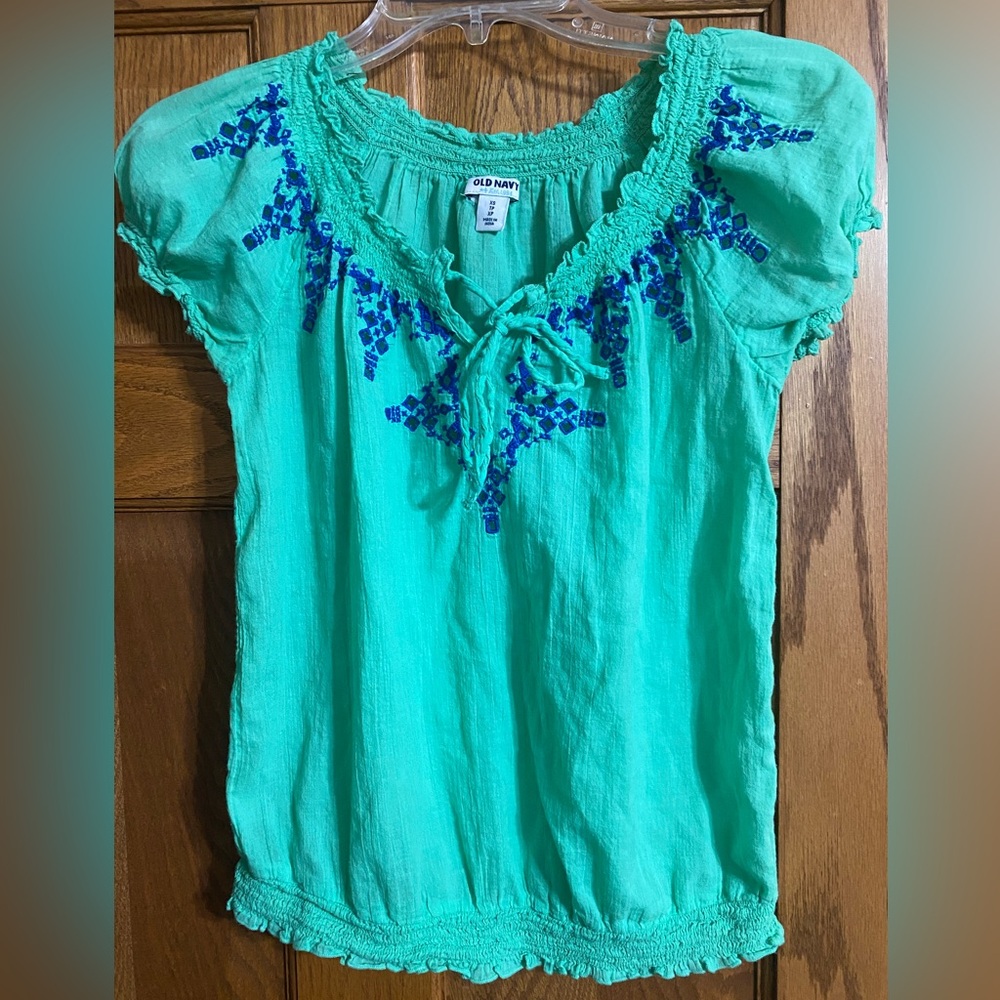 Old Navy women’s short sleeve shirt